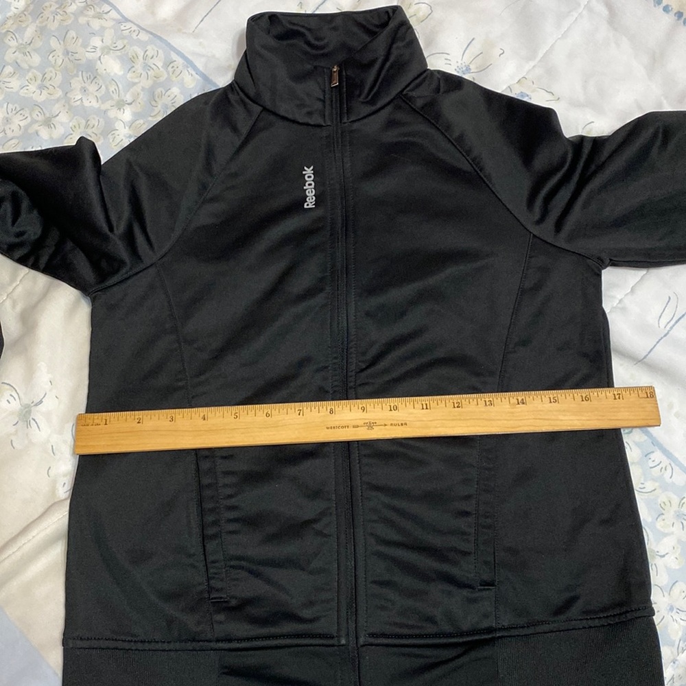 Reebok xs light sweater jacket. Good condition